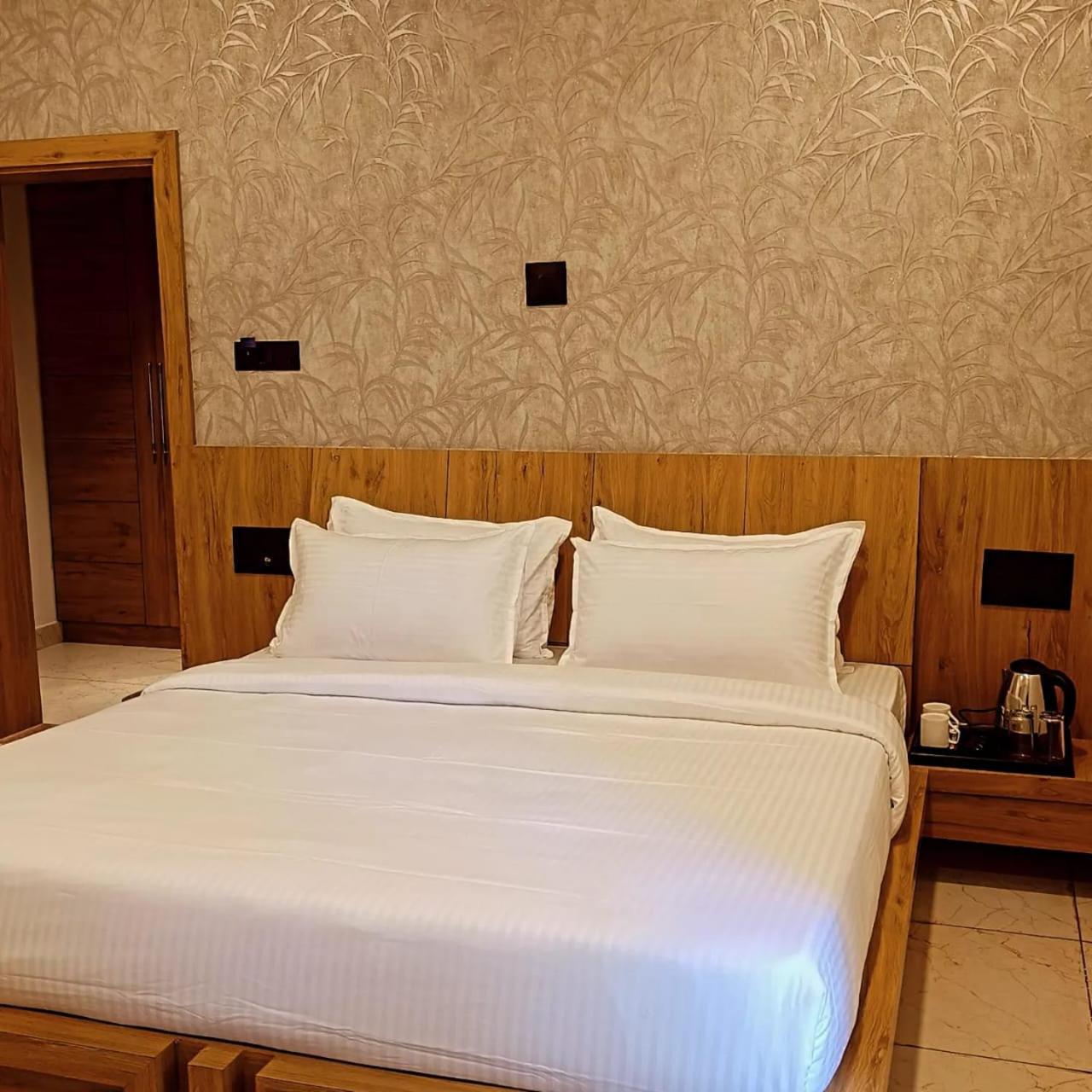 Le Casa Lion Resort A Premium Resort In ササン・ギル エクステリア 写真